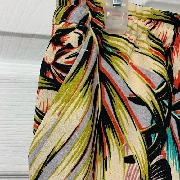 ✨HOST PICK✨ The Limited palm leaf print pants sz S - Picture 4 of 8